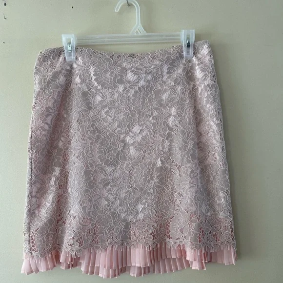 ❤️3/$15❤️ Esqualo lace and pleats skirt - Picture 8 of 8